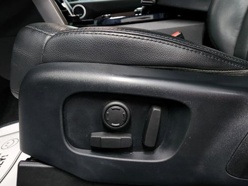 Used 2018 Land Rover Discovery HSE image 10