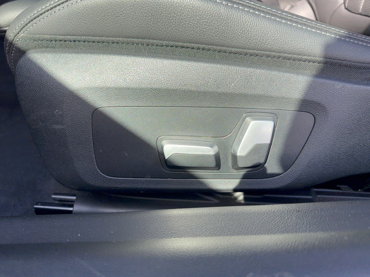 Used 2022 BMW 230i Coupe w/ Convenience Package RWD image 16