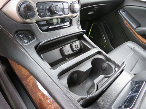 Used 2015 GMC Yukon Denali w/ Premium Package image 8