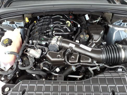 Used 2023 Jeep Grand Cherokee Laredo w/ Luxury Tech Group I AWD/4WD image 28