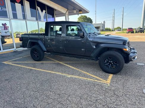 Used 2024 Jeep Gladiator Sport AWD/4WD image 4
