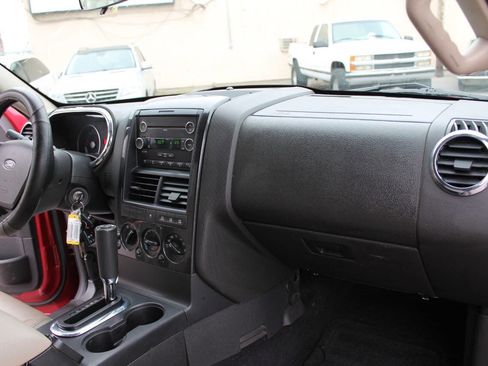 Used 2008 Ford Explorer XLT image 41