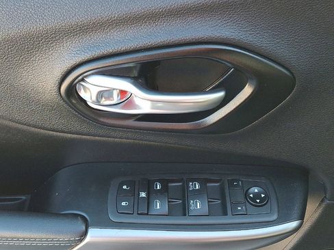 Certified 2022 Jeep Cherokee Latitude Lux w/ Mopar Interior Package image 10