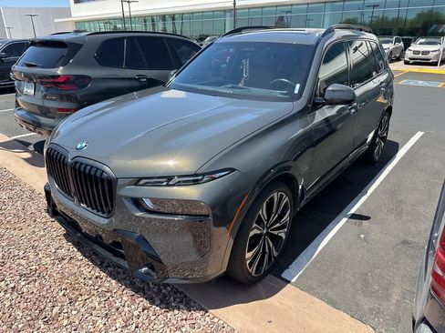 Used 2024 BMW X7 xDrive40i w/ M Sport Package AWD/4WD image 3