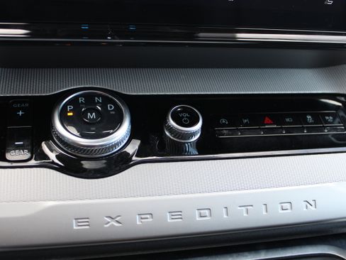 Used 2025 Ford Expedition Active image 21