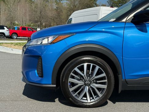 Used 2023 Nissan Kicks SV image 11