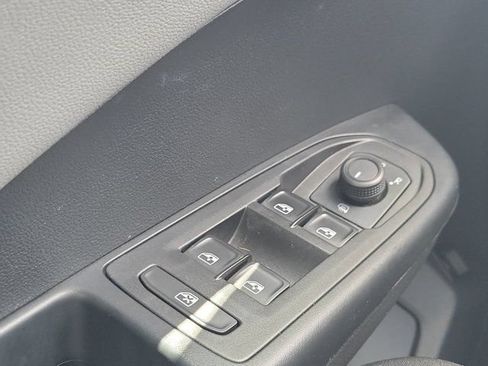 Used 2023 Volkswagen Taos SE w/ Panoramic Sunroof Package FWD image 25