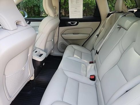 Certified 2023 Volvo XC60 B5 Plus w/ Climate Package AWD/4WD image 30