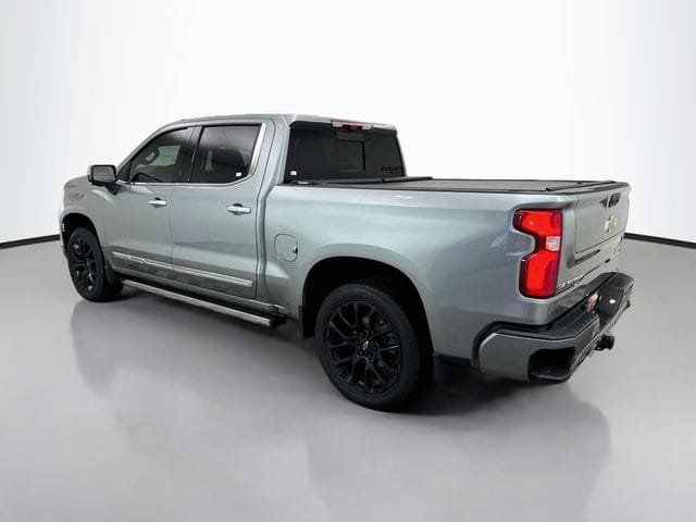Used 2025 Chevrolet Silverado 1500 High Country AWD/4WD image 5