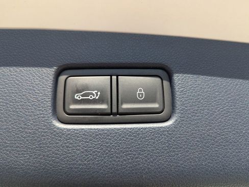 Used 2023 Genesis GV70 2.5T w/ Sport Prestige Package image 9