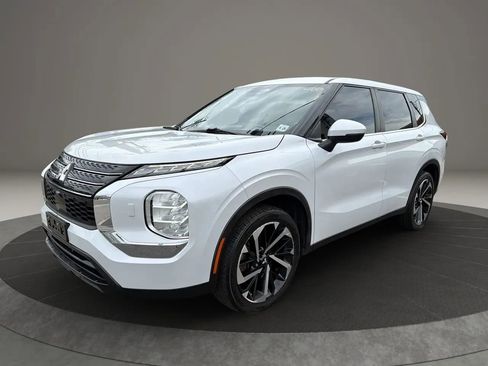 Used 2022 Mitsubishi Outlander ES AWD/4WD image 1