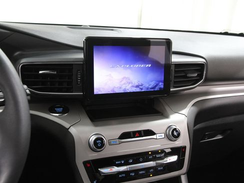 Certified 2023 Ford Explorer XLT w/ Equipment Group 202A image 10