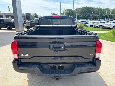 Used 2017 Toyota Tacoma SR5 w/ Tow Package AWD/4WD image 6
