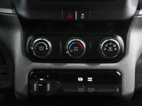 Used 2024 RAM 2500 Tradesman w/ Chrome Appearance Group image 21