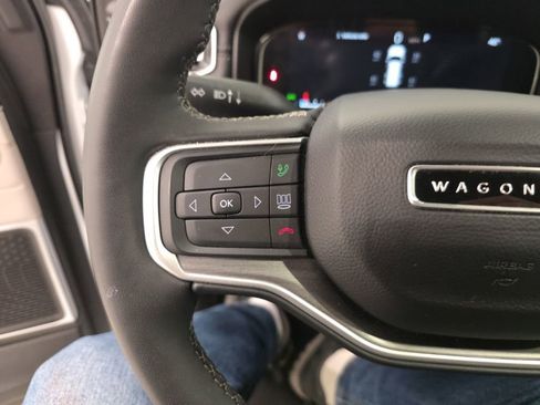 Used 2025 Jeep Wagoneer L 4WD image 15
