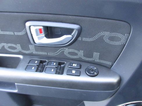 Used 2013 Kia Soul + w/ Audio Pkg FWD image 31