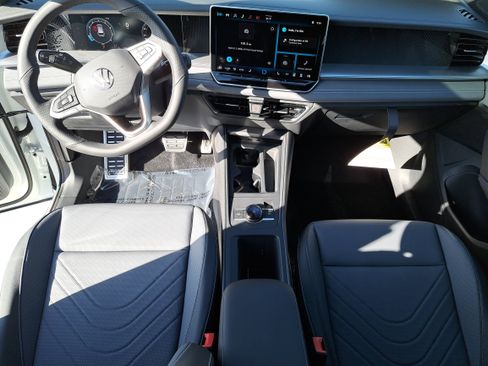 New 2026 Volkswagen Tiguan SE R-Line image 9