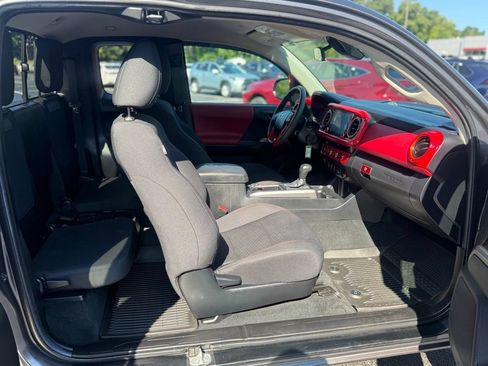 Used 2022 Toyota Tacoma SR5 w/ SR5 Appearance Package (SM) AWD/4WD image 19