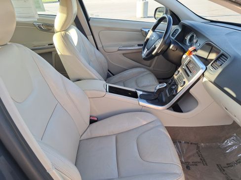 Used 2013 Volvo S60 T5 image 10