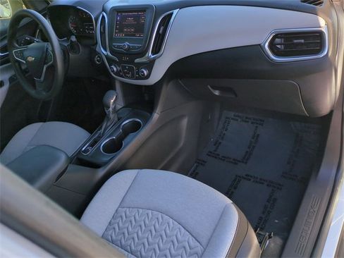 Used 2022 Chevrolet Equinox LS image 28
