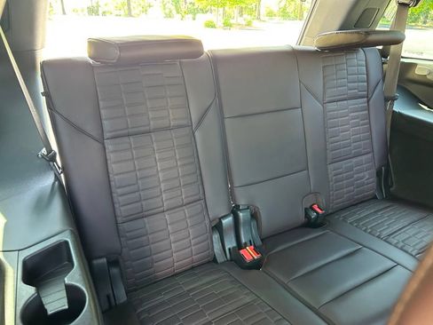 Used 2022 Cadillac Escalade Premium Luxury Platinum RWD image 50