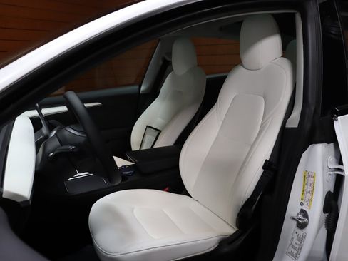 Used 2023 Tesla Model 3 Standard Range image 25