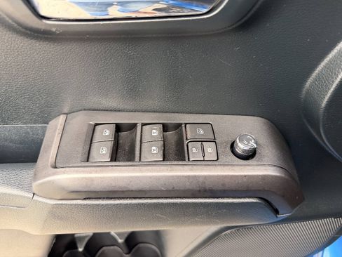 Used 2017 Toyota Tacoma TRD Off-Road AWD/4WD image 40