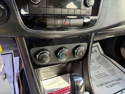 Used 2013 Chrysler 200 LX FWD image 26