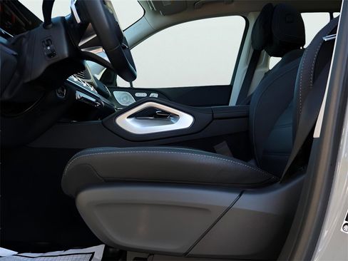 Used 2025 Mercedes-Benz GLS 450 GLS 450 image 40