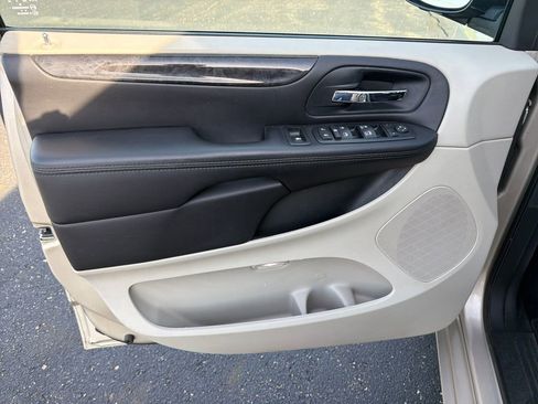 Used 2013 Dodge Grand Caravan SE FWD image 10