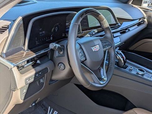 Used 2022 Cadillac Escalade Premium Luxury image 10