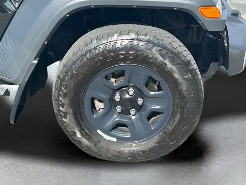 Certified 2023 Jeep Gladiator Sport w/ Trailer Tow Package image 19