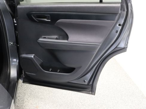 Certified 2025 Toyota Highlander LE image 35