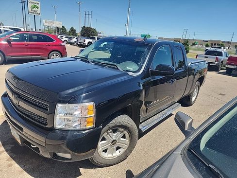 Used 2010 Chevrolet Silverado 1500 LTZ w/ Z71 Appearance Package AWD/4WD image 5