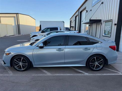 Used 2022 Honda Civic Touring image 4