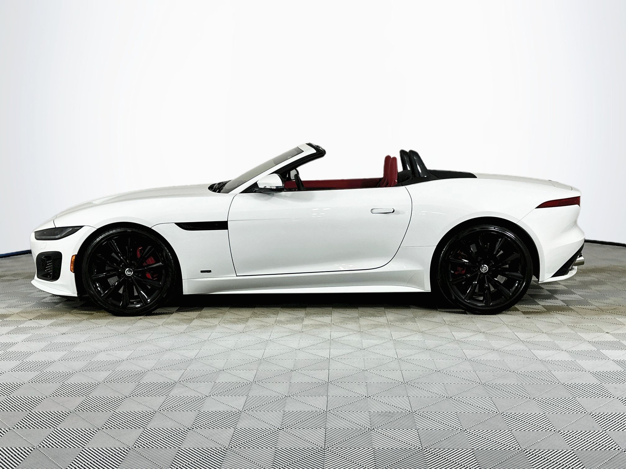 Certified 2024 Jaguar F-TYPE R AWD/4WD image 8