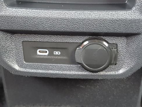 Used 2024 Volkswagen Tiguan SE AWD/4WD image 32
