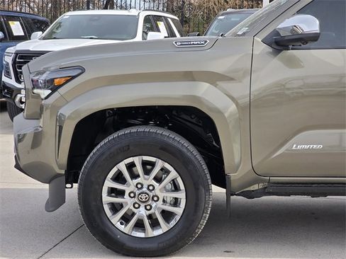 Used 2024 Toyota Tacoma Limited image 5