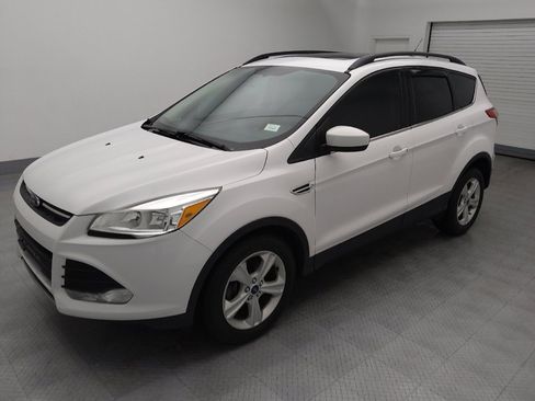 Used 2015 Ford Escape SE w/ Equipment Group 201A image 2