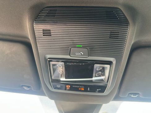 Used 2024 Volkswagen Atlas Cross Sport SE image 17