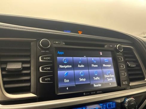 Used 2016 Toyota Highlander XLE FWD image 24
