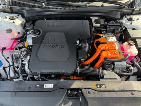 Certified 2025 Hyundai Elantra Limited w/ Cargo Package image 20