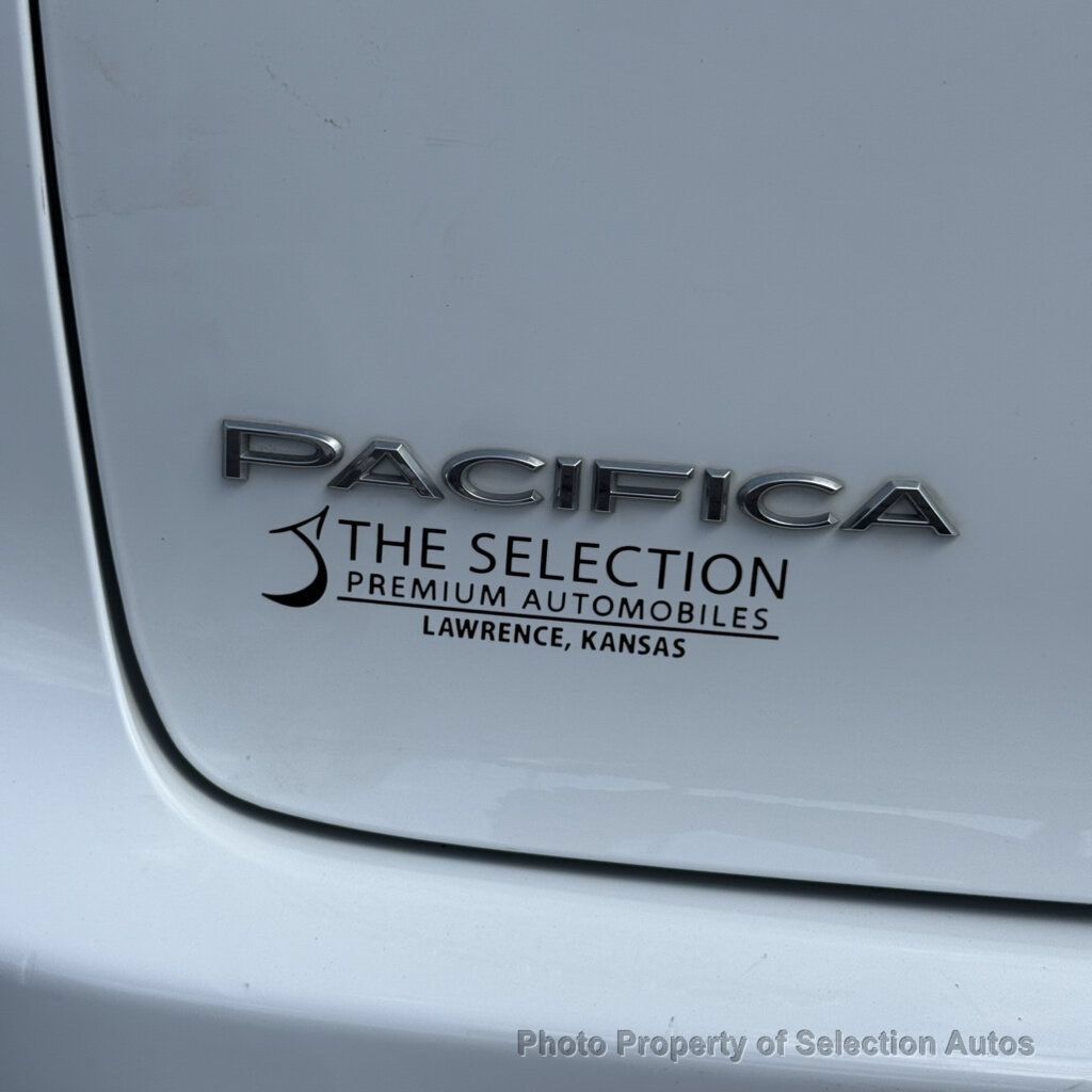 Used 2017 Chrysler Pacifica Touring-L Plus FWD image 13