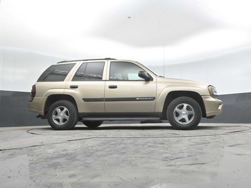 Used 2004 Chevrolet TrailBlazer LS w/ LS Preferred Equipment Group AWD/4WD image 30