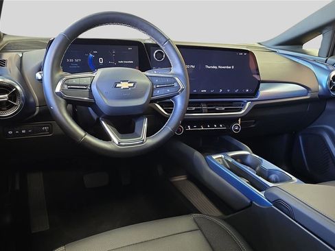 Used 2025 Chevrolet Equinox EV LT w/ Convenience Package image 16