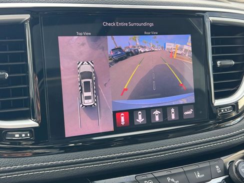 Used 2022 Chrysler Pacifica Limited w/ Uconnect Theater Family Group image 16