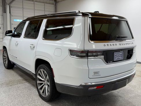 Used 2022 Jeep Grand Wagoneer Series II w/ Convenience Group III AWD/4WD image 2
