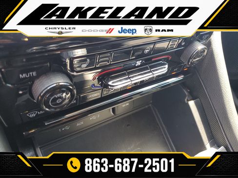 Used 2024 Jeep Grand Cherokee L Altitude RWD image 21