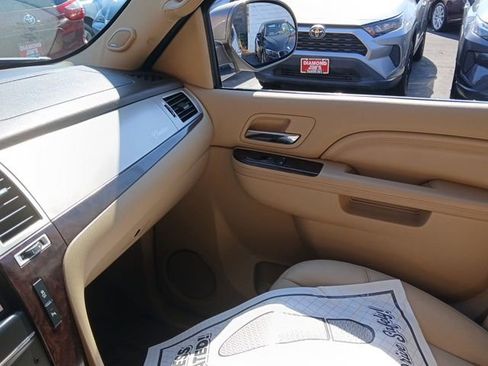 Used 2014 Cadillac Escalade Luxury image 30