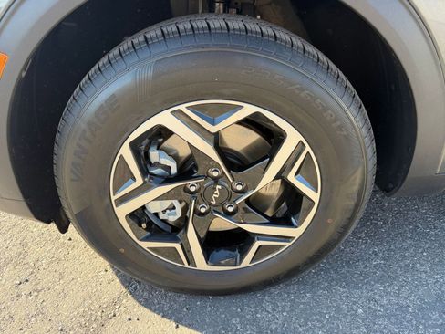 Used 2025 Kia Sportage LX image 29